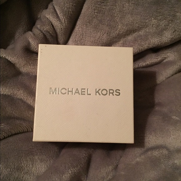 *NEW* Rose Gold & Sterling Silver Michael Kor’s - Picture 3 of 3